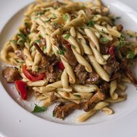 Würzige Pasta mit mediterranen Aromen