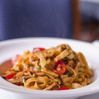 Würzige Pasta mit mediterranen Aromen